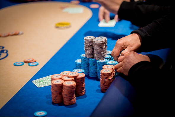 Co je straddle v pokeru