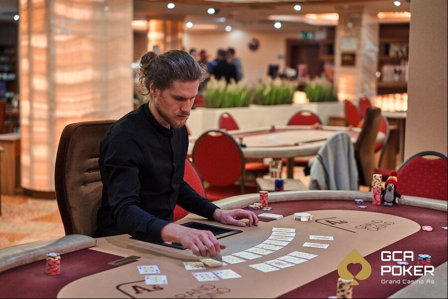 Pokerové stoly v Aši byly tentokrát nakloněny Vadimu Kondratyukovi, jenž opanoval Thursday Night event