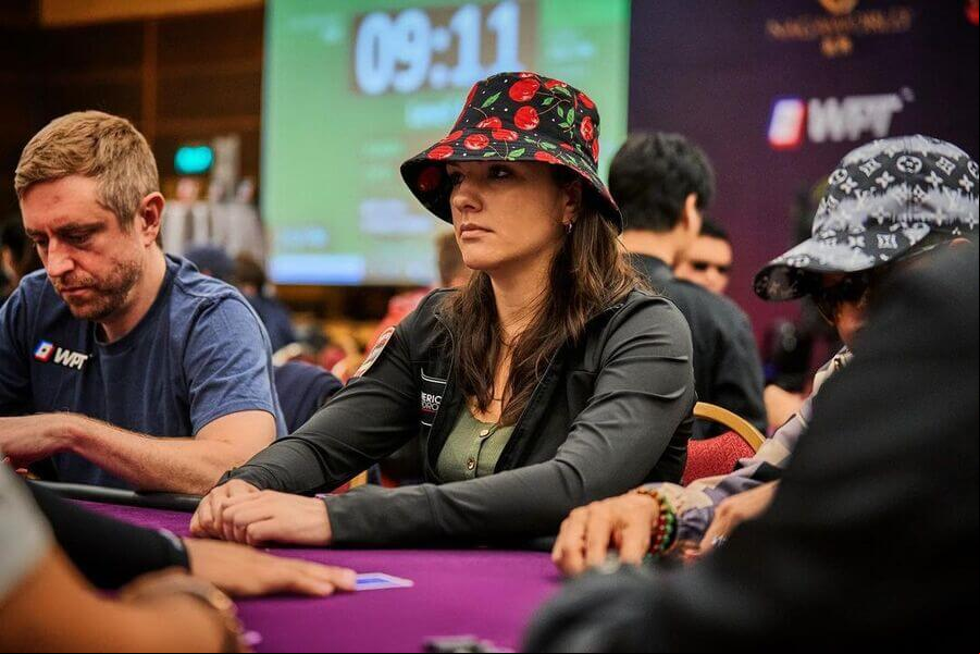 Monika Zukowicz stihla během dne 1A WSOP Main Eventu zkompletovat quads