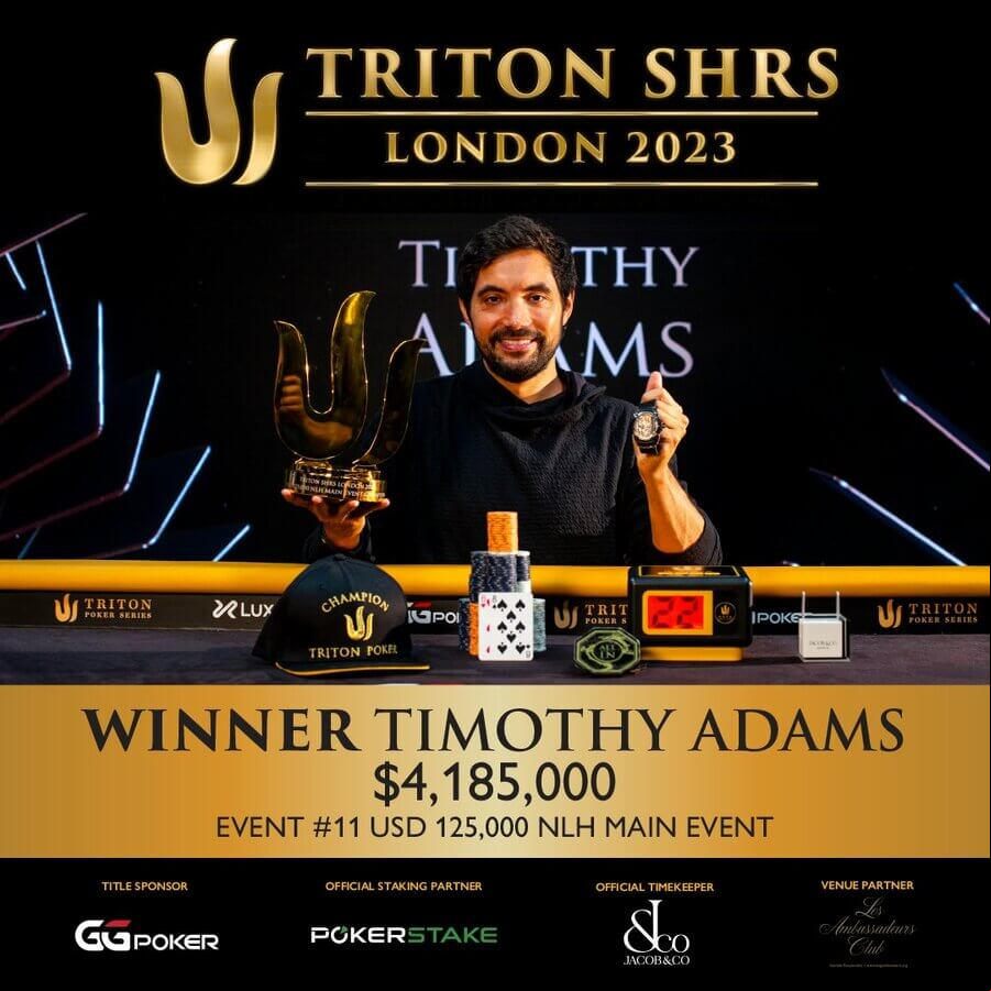 Timothy Adams se raduje z Main Event tritonové trofeje a $4,2M